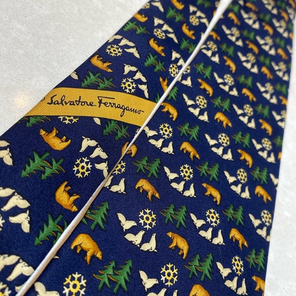 Salvatore Ferragamo 100% silk tie bear sea lion animal printed ⭐️⭐️⭐️⭐️ - Picture 12 of 15